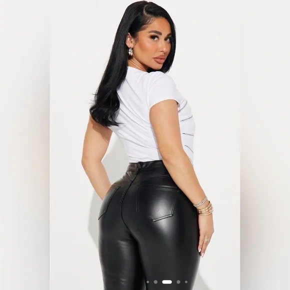 Fashion Nova Unveiling Secrets Zipper Detail White Bodysuit Size 1XL - Picture 2 of 9